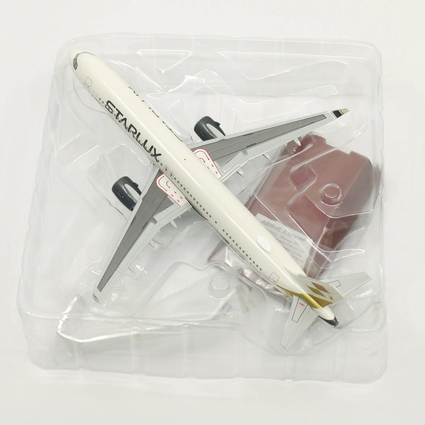 Hogan STARLUX Airlines Airbus A321NEO (with wooden stand and landing gear) 1/200 Scale