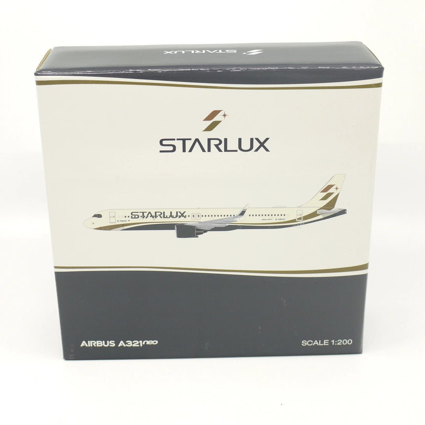 Hogan STARLUX Airlines Airbus A321NEO (with wooden stand and landing gear) 1/200 Scale