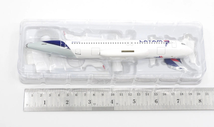 Hogan Airbus A320 LATAM 1/200 Scale