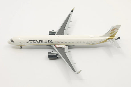 Hogan STARLUX Airlines Airbus A321NEO (with wooden stand and landing gear) 1/200 Scale