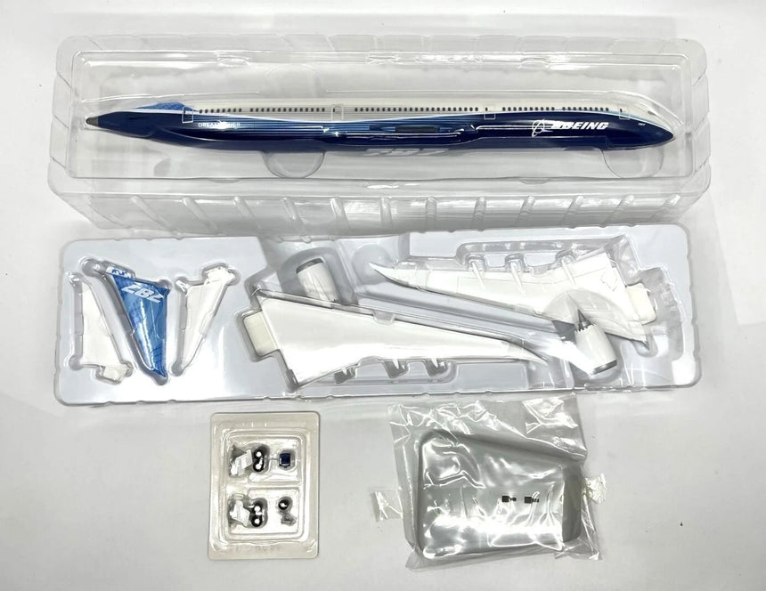 Hogan Boeing 787-10 Dreamliner Boeing Colors 1/200 Scale