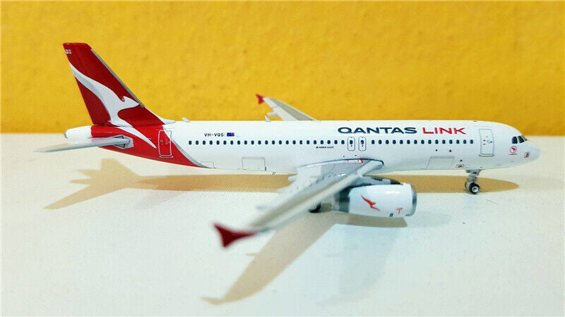 Phoenix QantasLink Airbus A320 1/400 PH04193 - Aircraft Model Store
