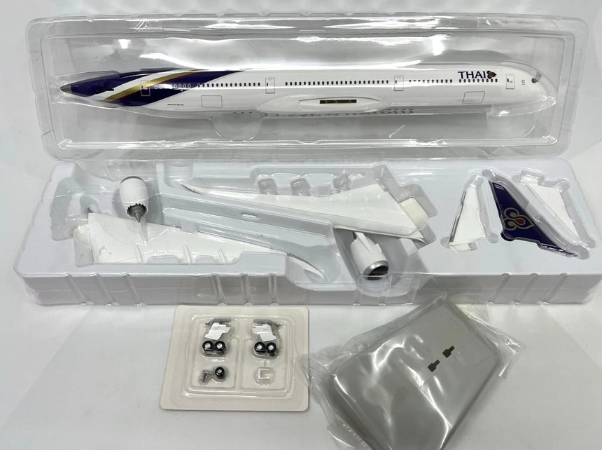 Hogan Thai Boeing 787-10 Dreamliner 1/200 Aircraft Scale Model