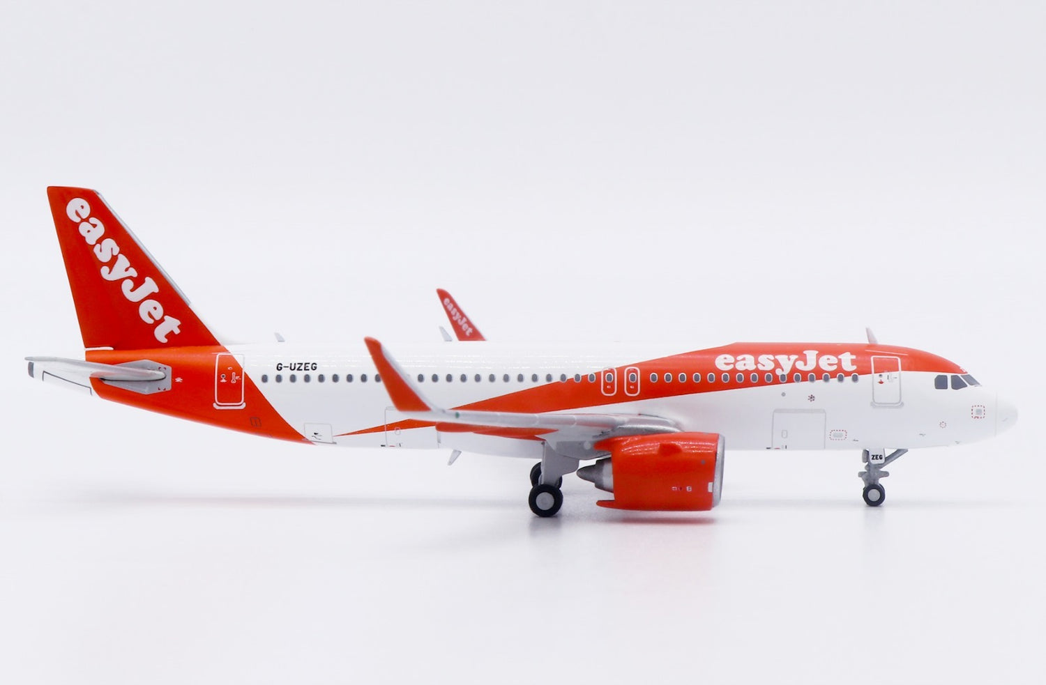 easyJet Airbus A320 G-UZEG 1/400 Aircraft Scale Model